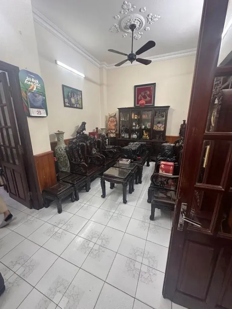 NHÀ DÂN XÂY 3 TẦNG VÔ CÙG KIÊN CỐ CHẮC CHẮN. MÓNG 5 TẦNG SỬA LÊN TẦNG THOẢI MÁI – ĐẤT LÔ GÓC NỞ HẬU ĐẸP RẤT GẦN PHỐ – CHUẨN KO QH.