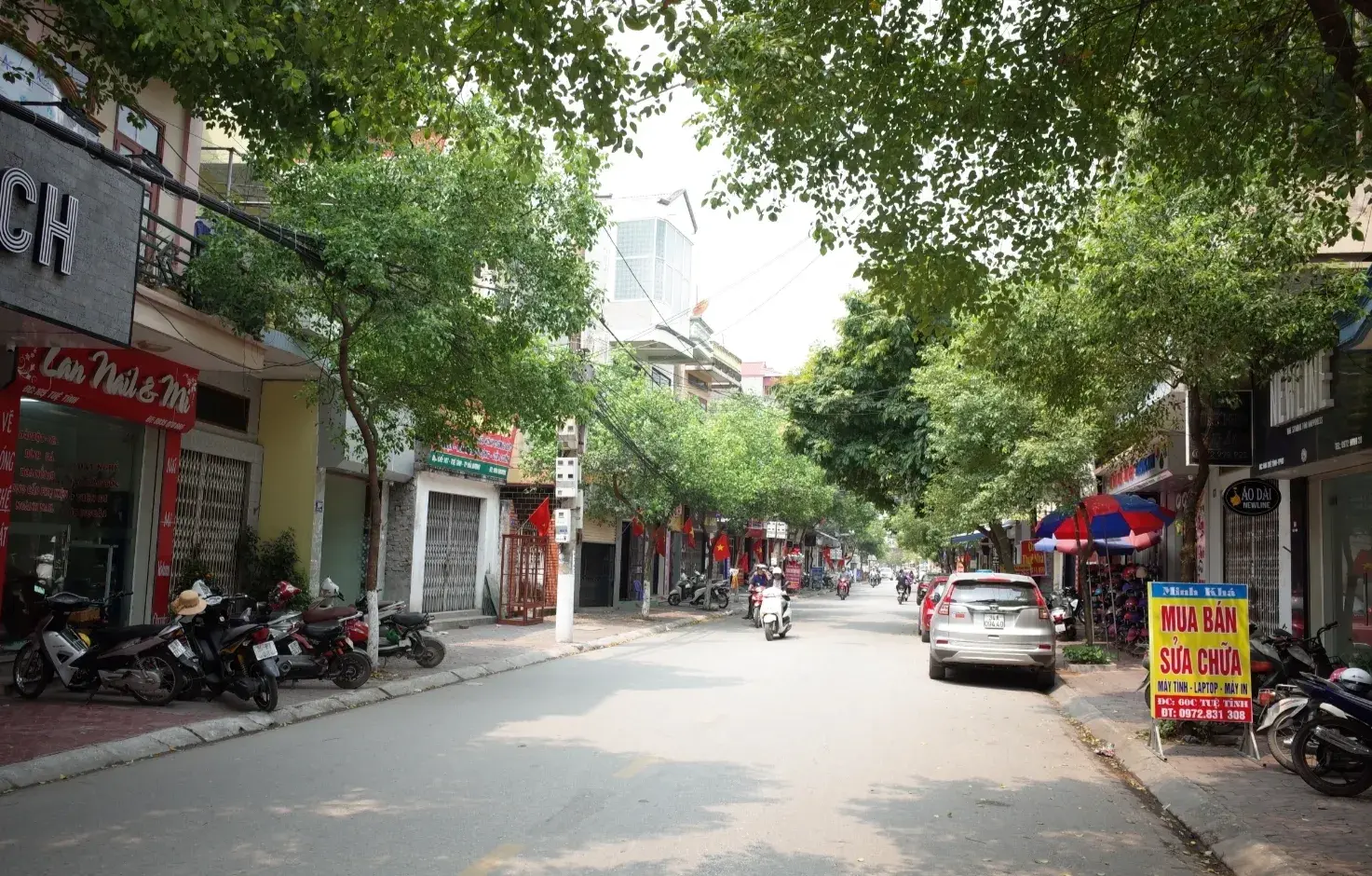 Căn nhà nghệ thuật hiếm gặp tại phố Tuệ Tĩnh – không gian yên tĩnh, cư dân trí thức, ngay cạnh trung tâm thương mại & hành chính lớn.