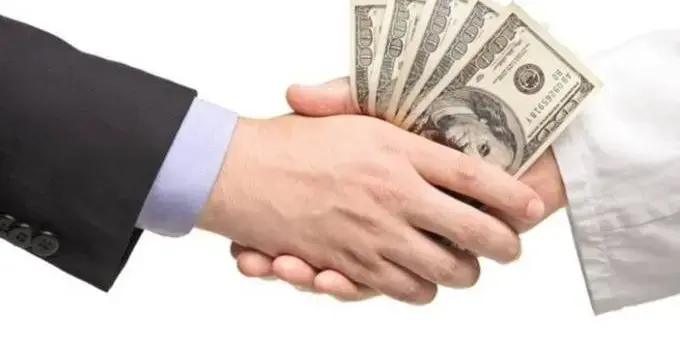 hiện tượng cắt phí hoa hồng trong môi giới bất động sản